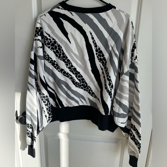 Women’s NIKE Sweater - NWT - Picture 3 of 5